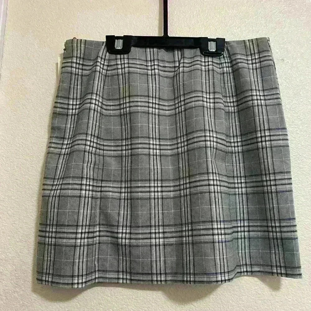 Open Edit Plaid Miniskirt - Picture 3 of 5